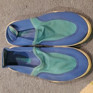 5/$15 Men's retro water shoes size 11 brand voit